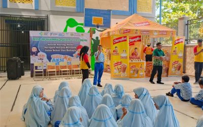Serunya Minum Susu Bareng di Pekan Sehat SMP Mulia!